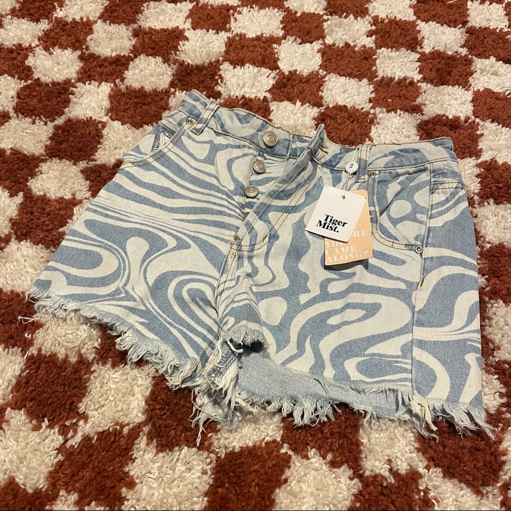 NWT Tiger Mist Wavy Print 'Claudia' Shorts